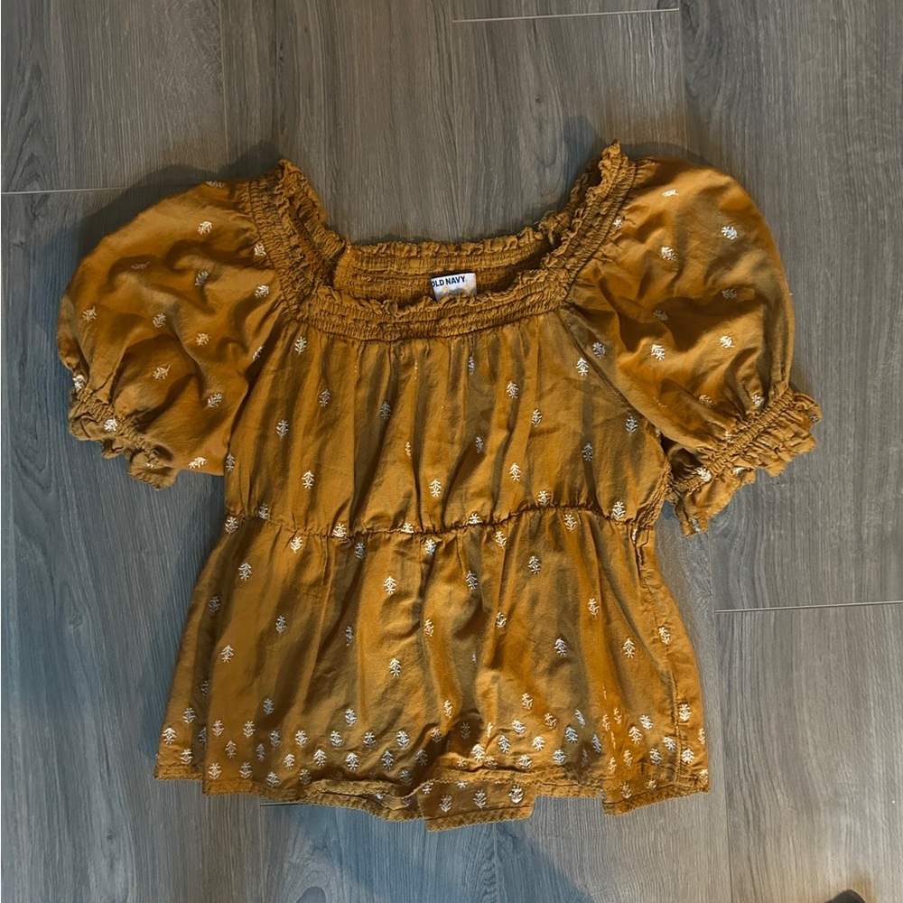 Puffer sleeves old navy blouse